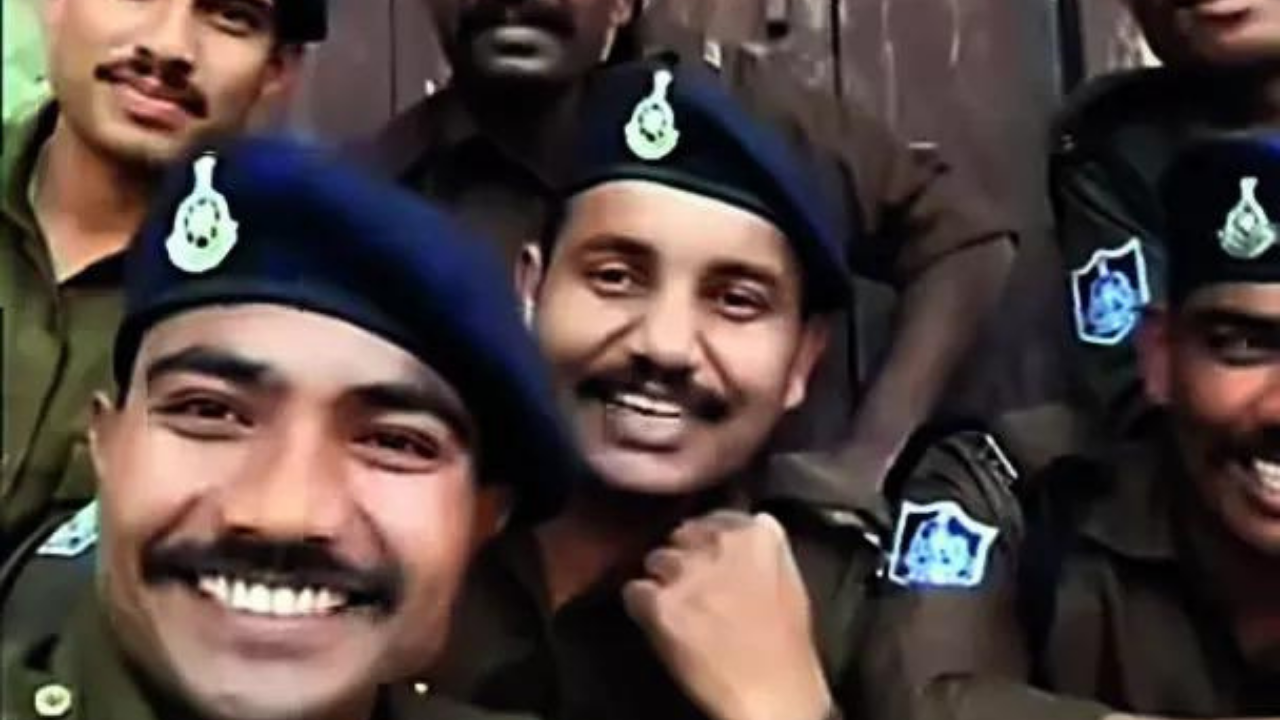 MP cops post &lsquo;shakal achhi nahi to kya hua, sarkari naukri to hai &rsquo; reel, get show-cause notice