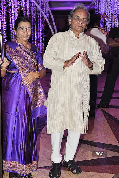 Anandji with wife during Sunidhi Chauhan-Hitesh Sonik's wedding ...