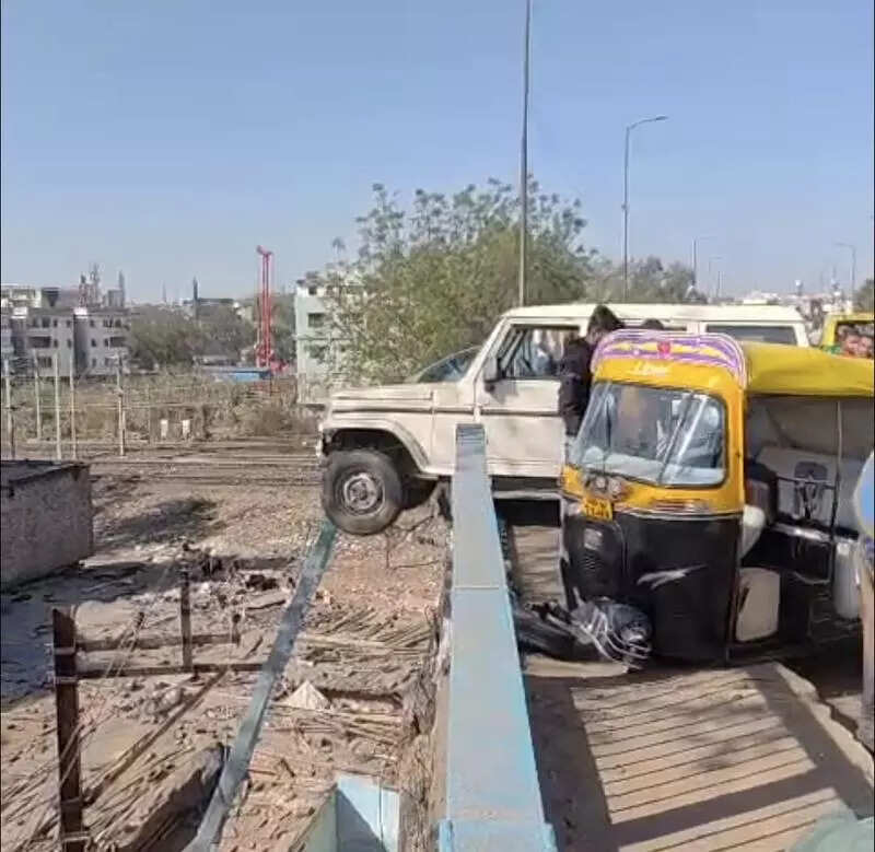 Chaos at Bhopal bridge: Bolero slams auto, then hangs dangerously over the edge