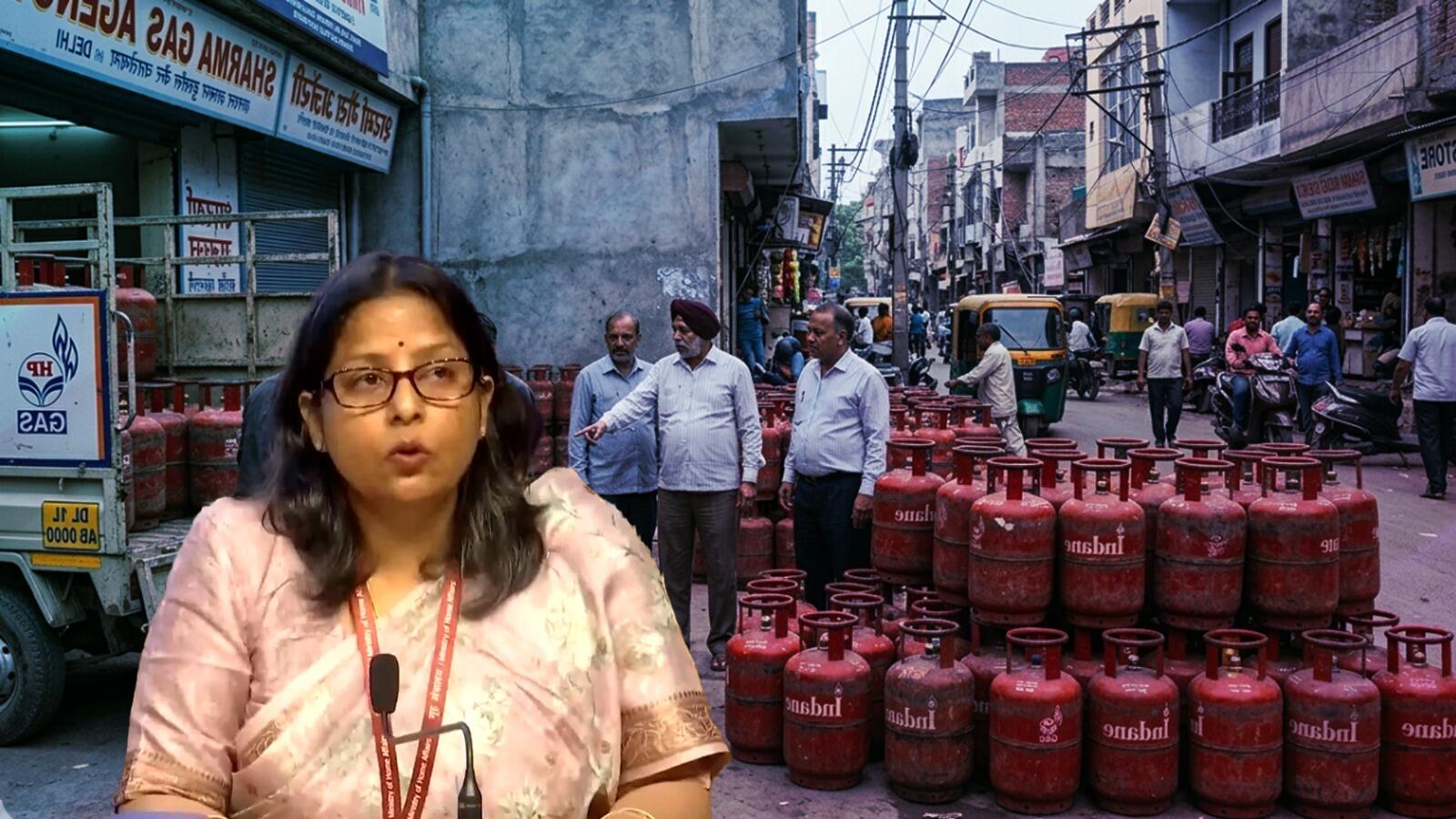 As LPG Shortage Panic Spreads, Centre Urges Citizens Not To Hoard Cylinders And Opt For PNG