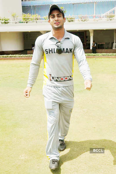 Salman, Rani @ 'Junoon' match