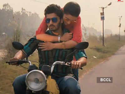 Arjun Kapoor and Parineeti Chopra in a still from the movie 'Ishaqzaade'.