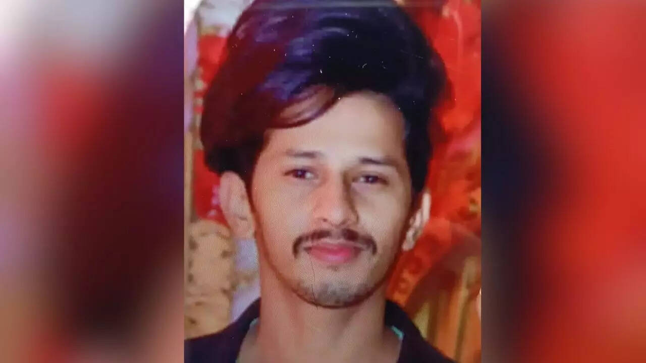 Shift manager at outlet slips, falls to death at Gurgaon&rsquo;s M3M Mall