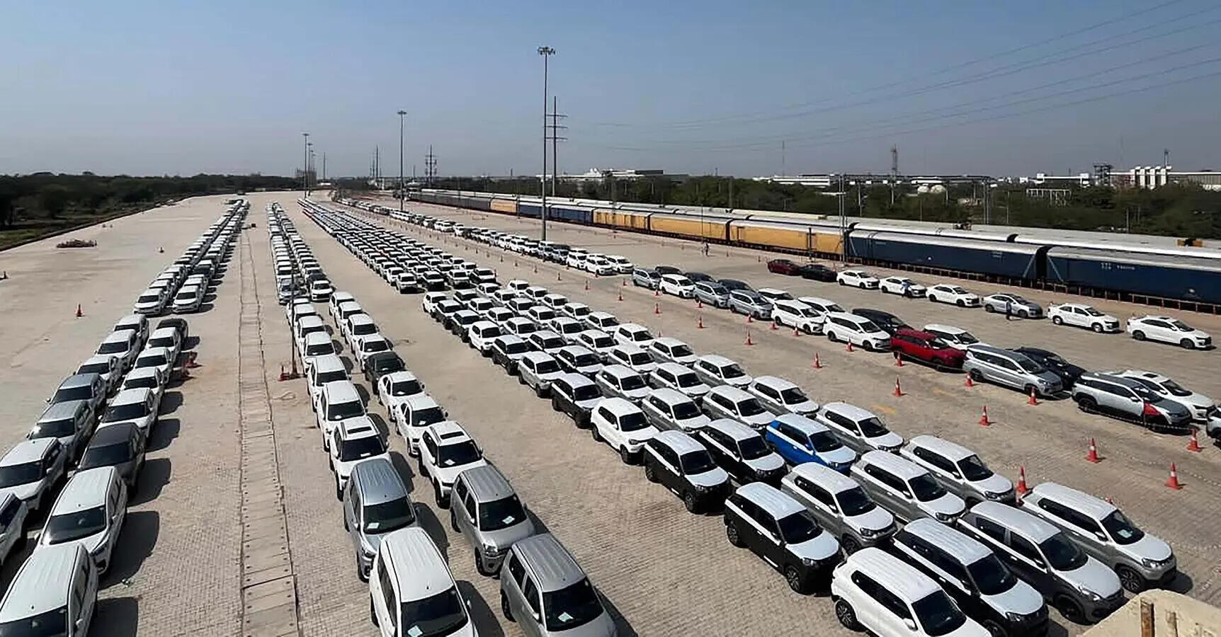 Manesar Maruti dispatches 1L cars via railway link in 9 months