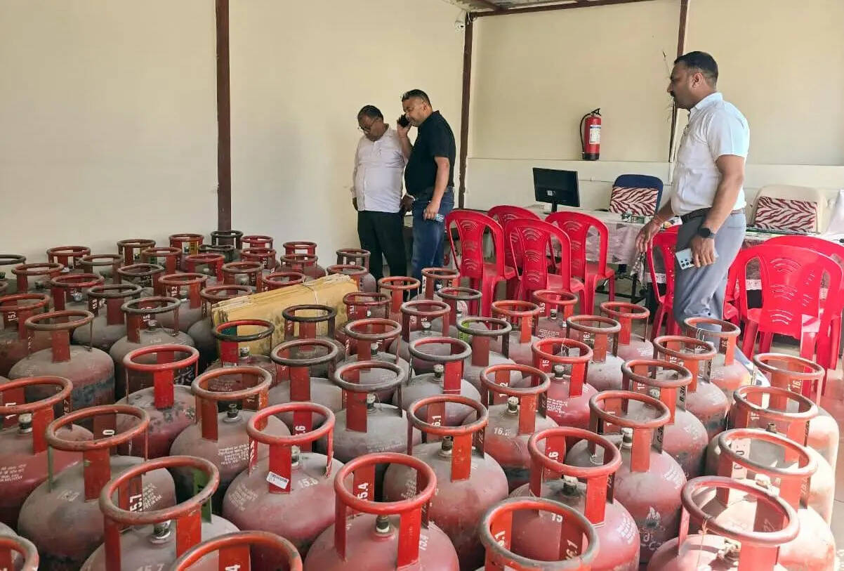 Clear all applications for laying gas pipelines, govt tells corpns