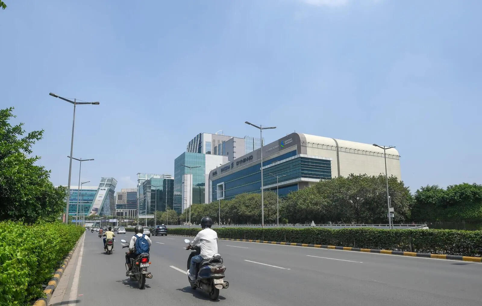 Minimum temperature remains below 20&deg;C, expect rain, thunderstorm