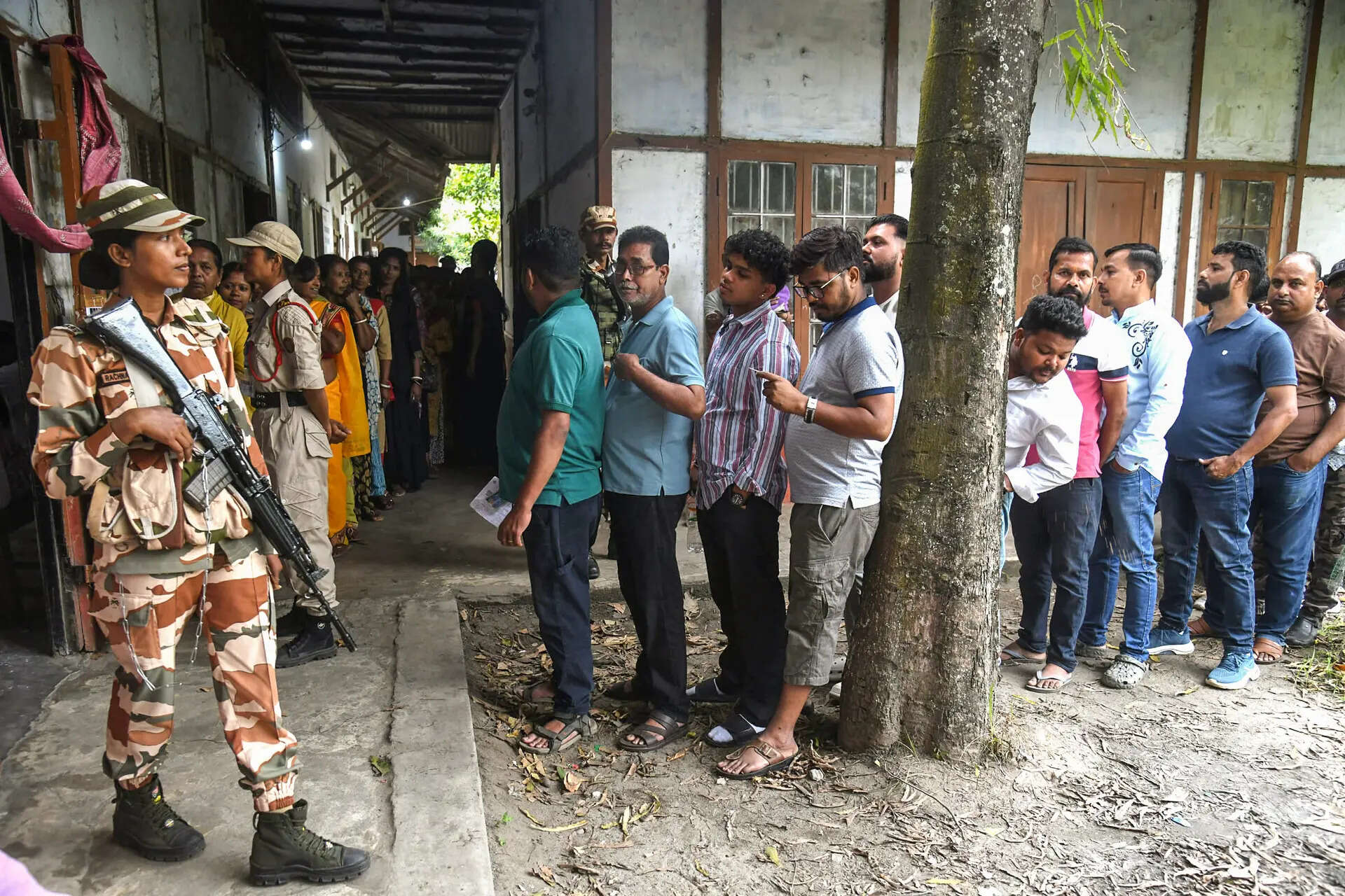 Voters&rsquo; resilience & enthusiasm despite showers drive up turnout