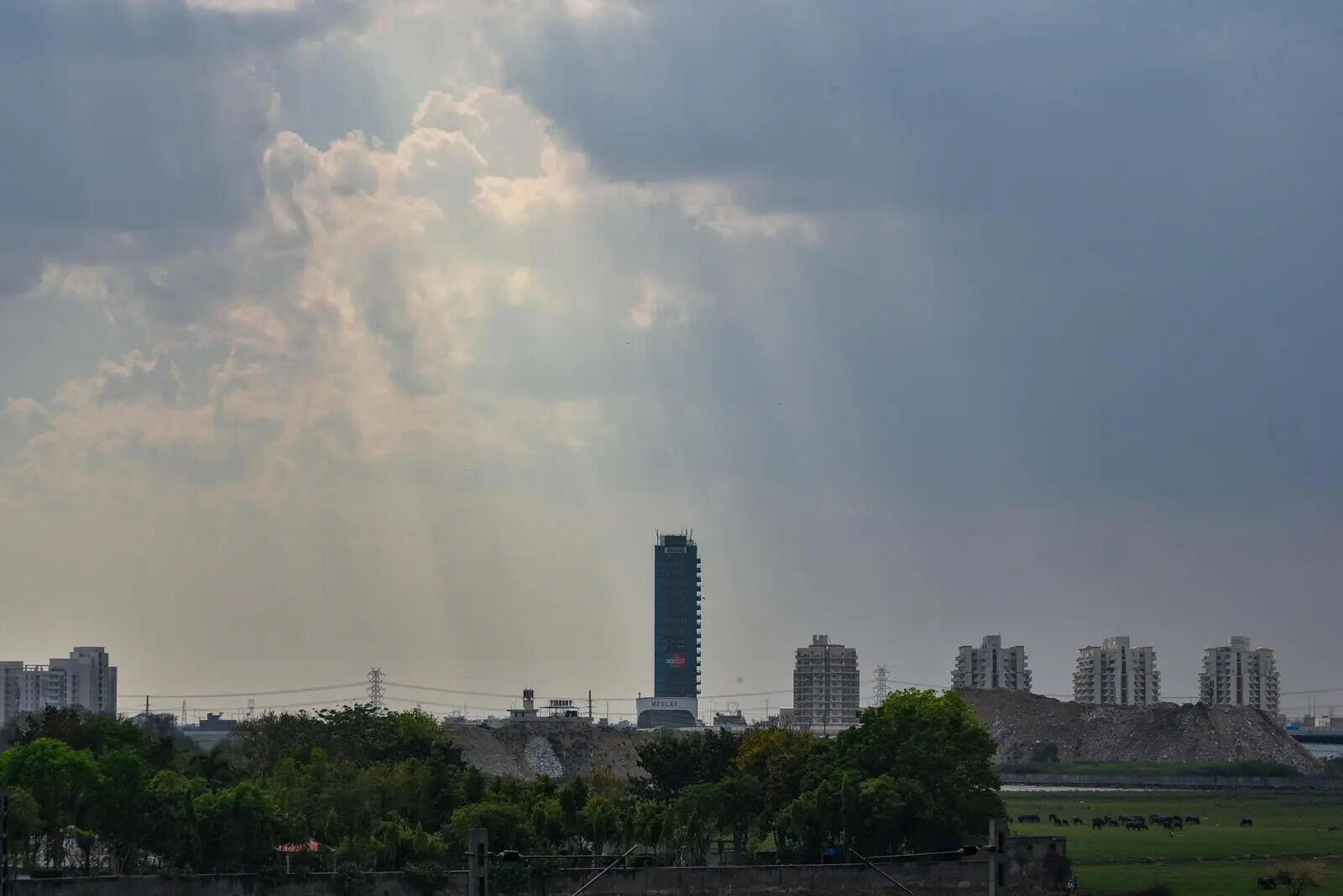 Gurgaon&rsquo;s air turns &lsquo;moderate&rsquo; after &lsquo;satisfactory&rsquo; day, CO key pollutant