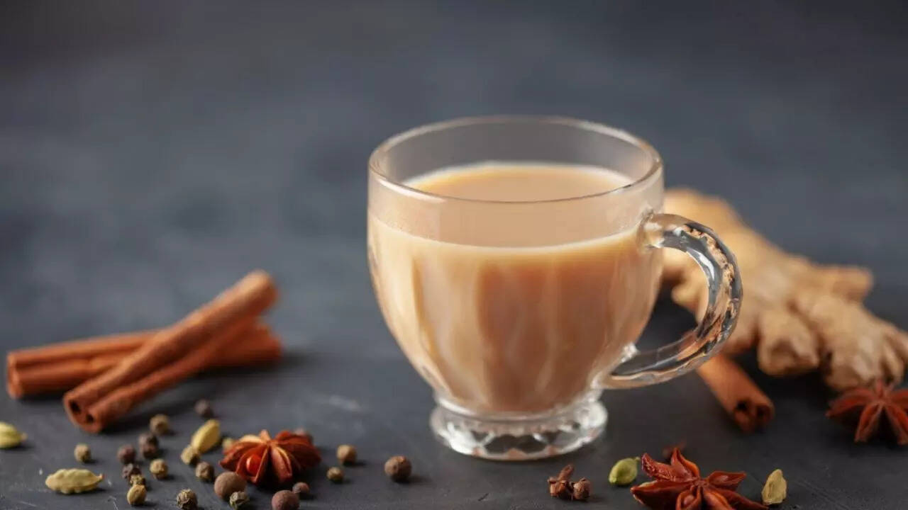 Protests in JSR seeking arrest of culprits who poured boiling tea on stall owner