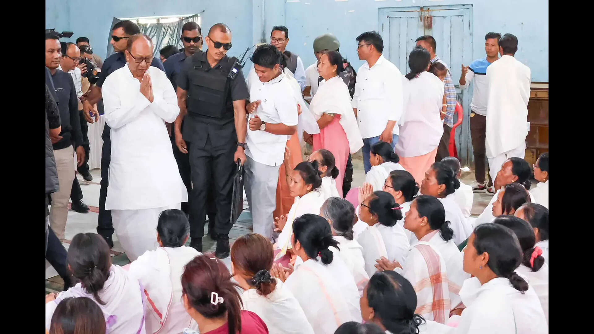 Manipur CM hands over Rs 10L ex gratia to family of deceased seven-yr-old girl