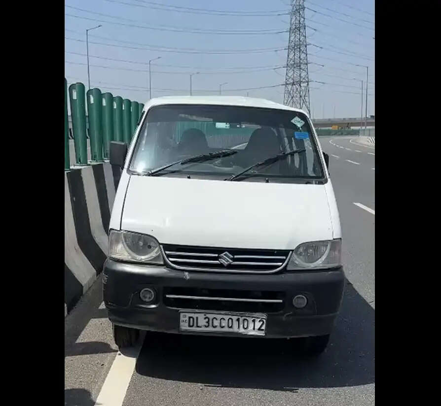 Van overturns on Dwarka eway, BTech student on way to college injured