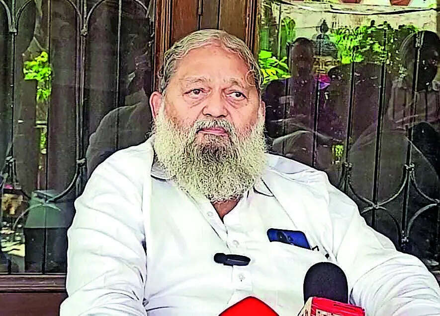 Restrict power outages in Ggn urban areas to 2 hours at a time, Vij tells discoms as summer sets in