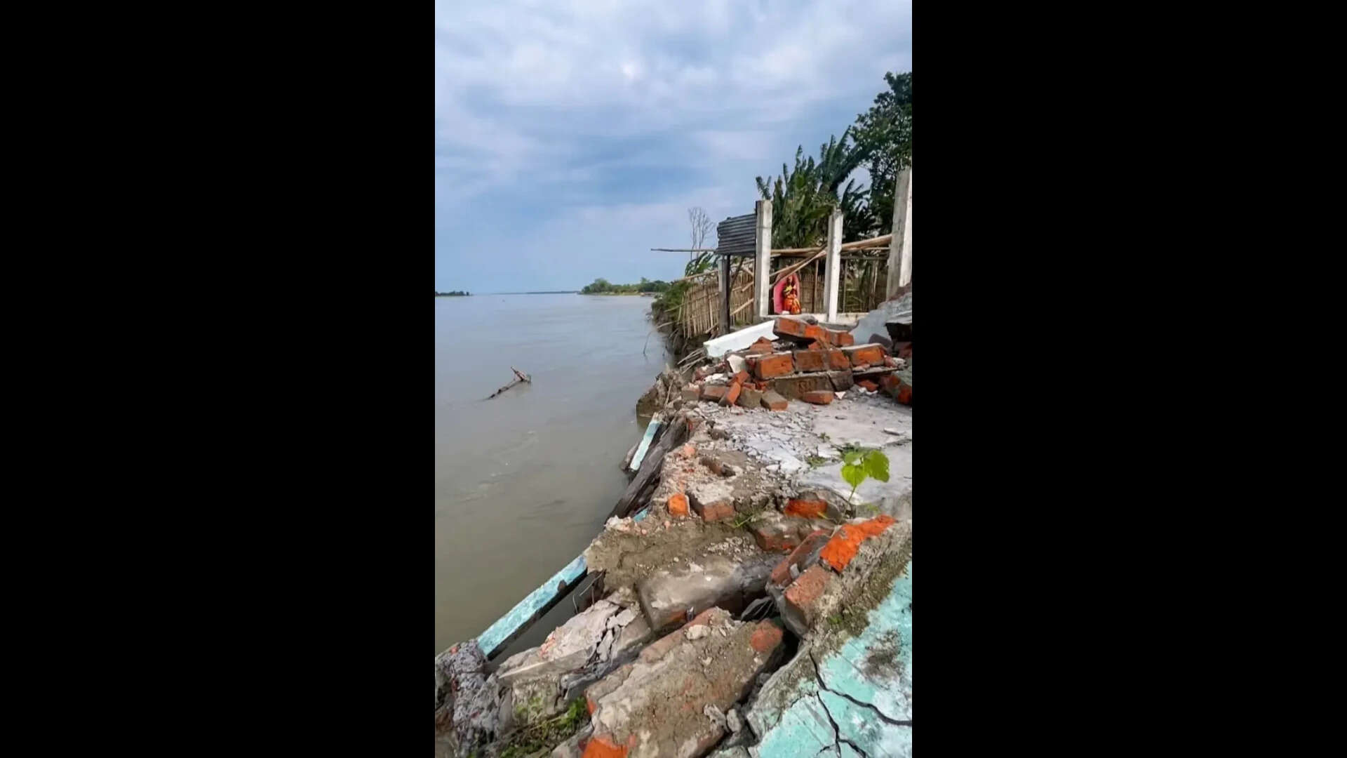 B&rsquo;putra erosion wipes out houses, temple at Tengabari Mirigaon