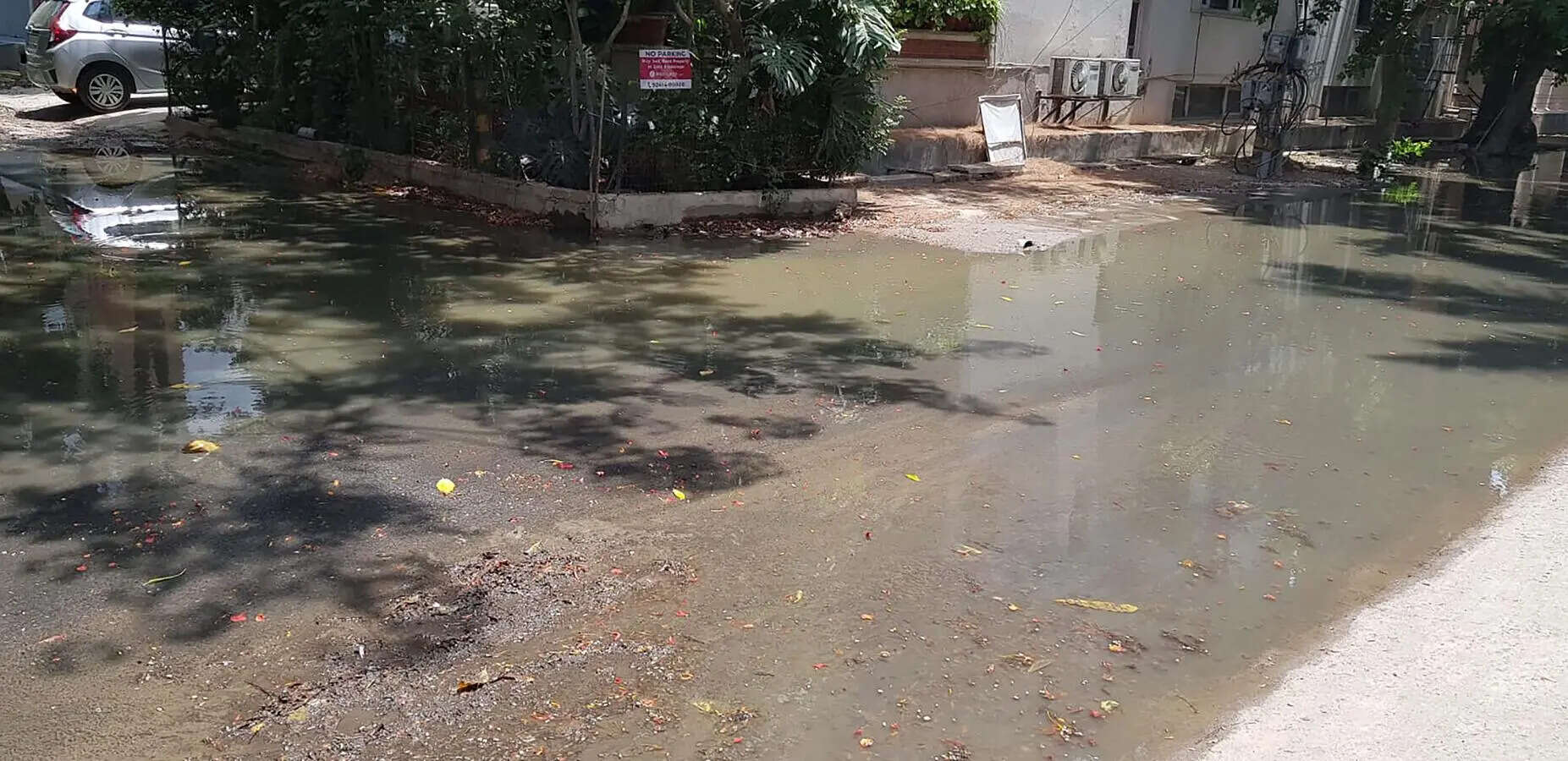 Waste piles up, roads damaged: Tempers rise in Sushant Lok-1