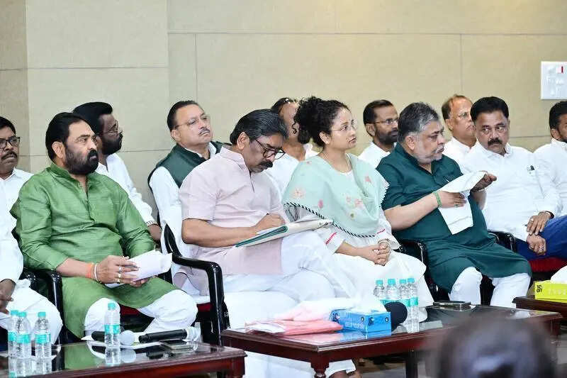 Protect democratic right of eligible voters, CM tells JMM workers