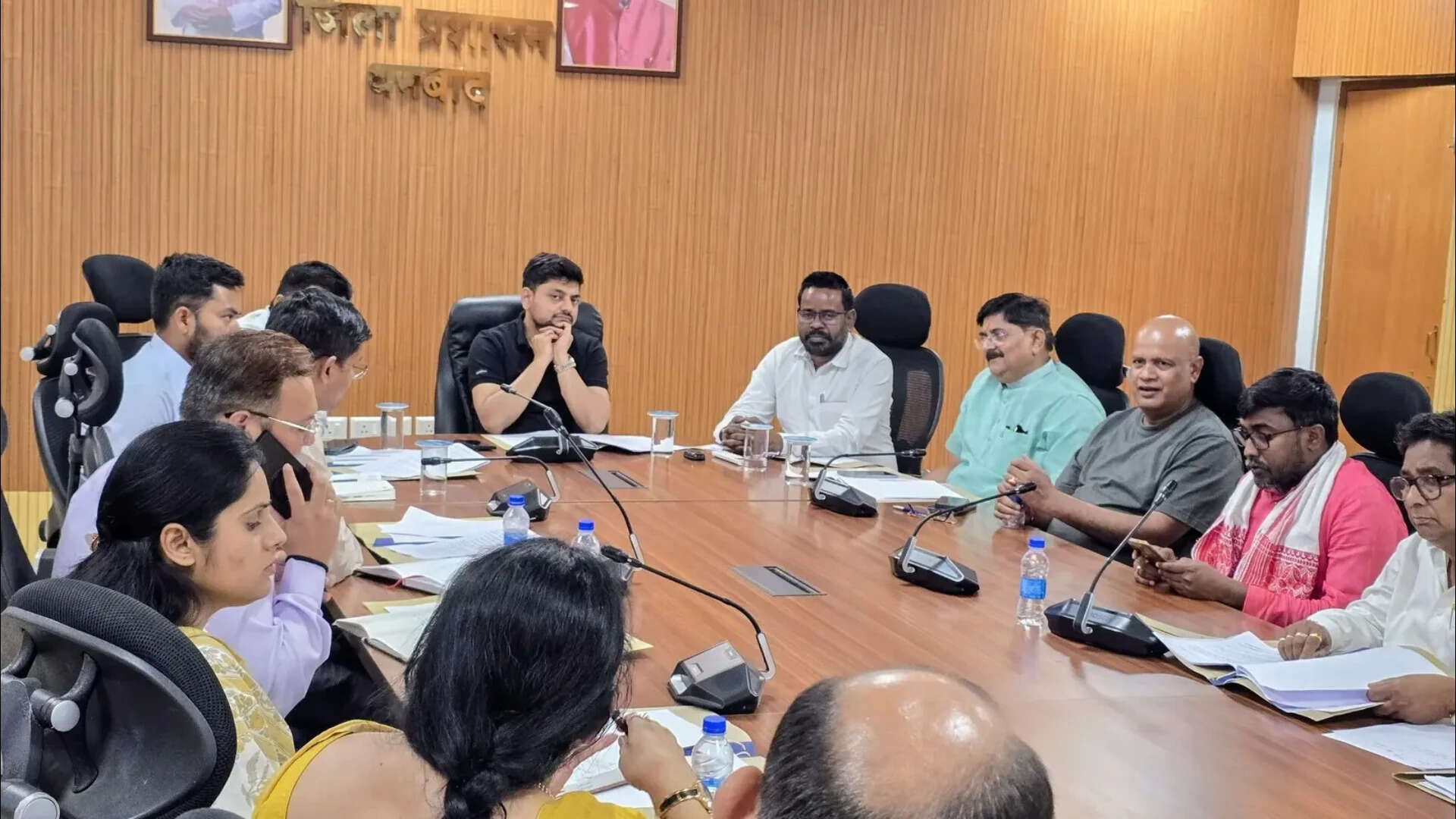 Fee transparency for parents: Dhanbad schools mandated to provide detailed fee structures; Parents can now pay fees quarterly