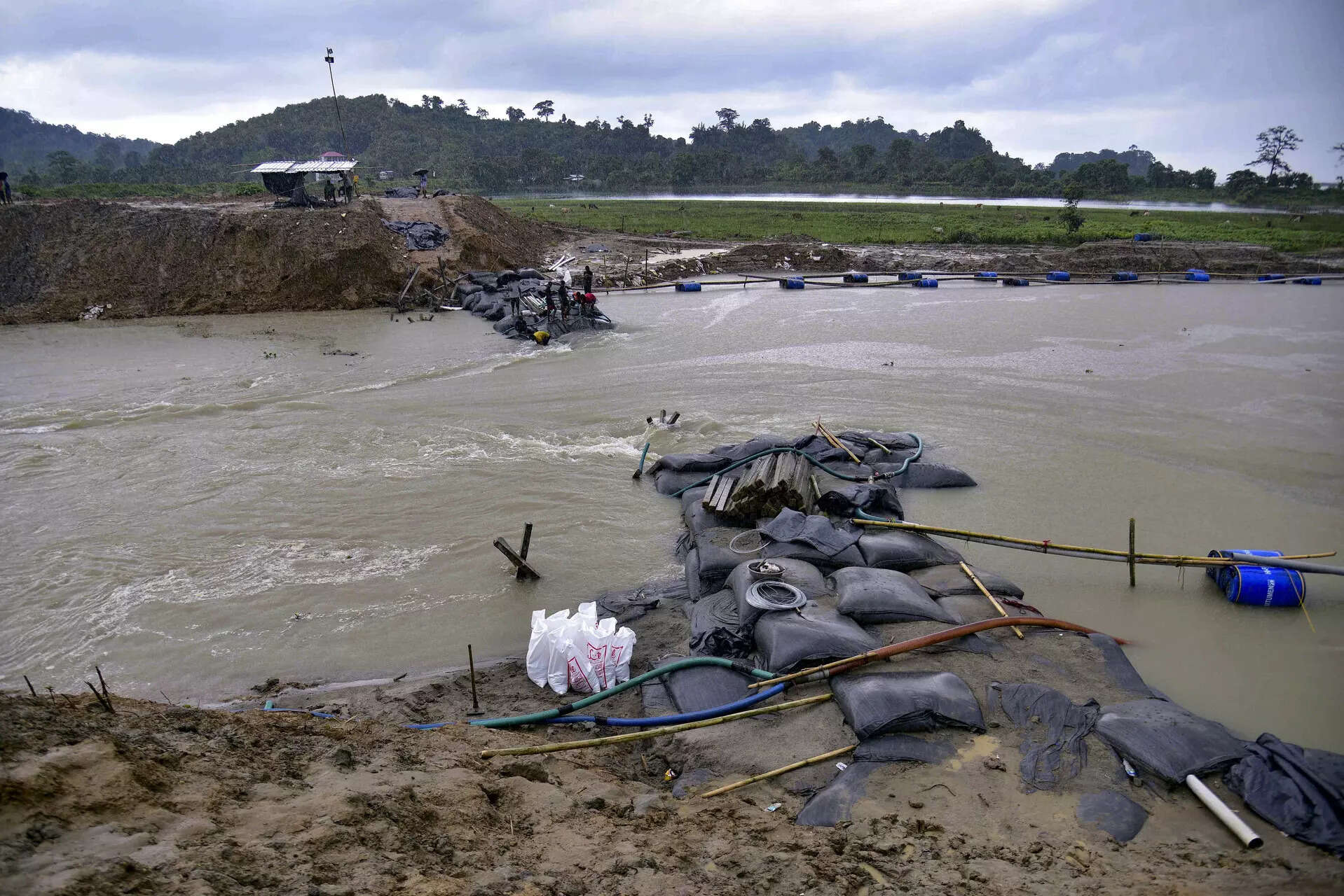 Barak prepares to reinforce embankments prior to monsoon season; 24x7 control room to be operational from May 1