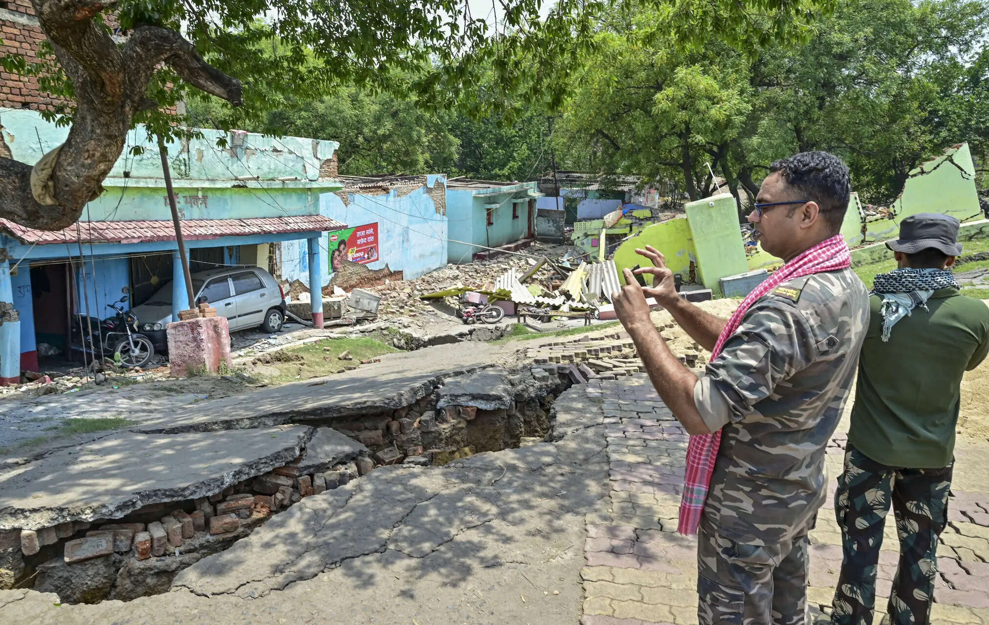 Dhanbad MLA calls off stir over land subsidence, gas leak
