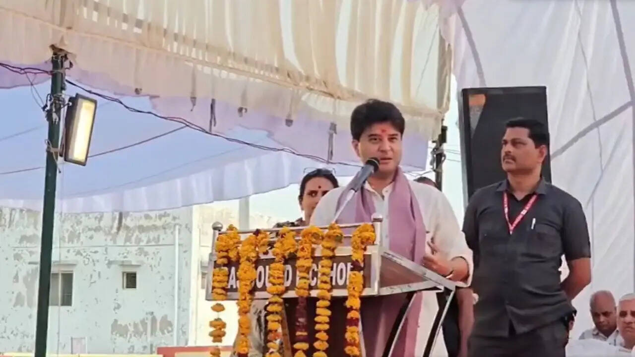 Jyotiraditya Scindia&rsquo;s heatwave tip: Keep onion in pocket, skip AC and stay safe