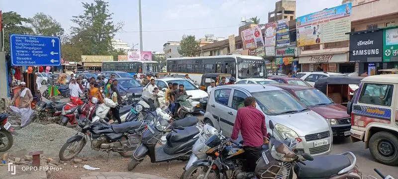 Former CRPF jawan&rsquo;s death in traffic snarl turns attention to haphazard parking in Alandi