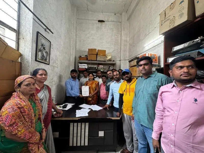 Ravet, Kiwale residents, corporator meet MSEDCL officials over frequent power cuts