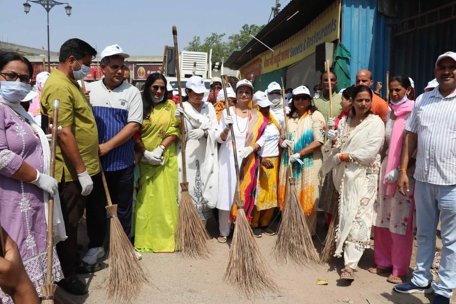 Day after staying away from deputy mayor polls on med grounds, Gurgaon mayor shows up at civic event