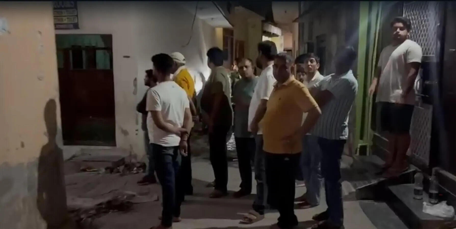 Man kills wife, 4 children over loan dispute, attempts suicide