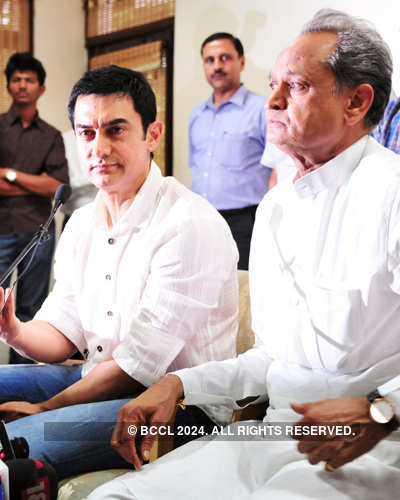 Aamir meets Rajasthan CM!  