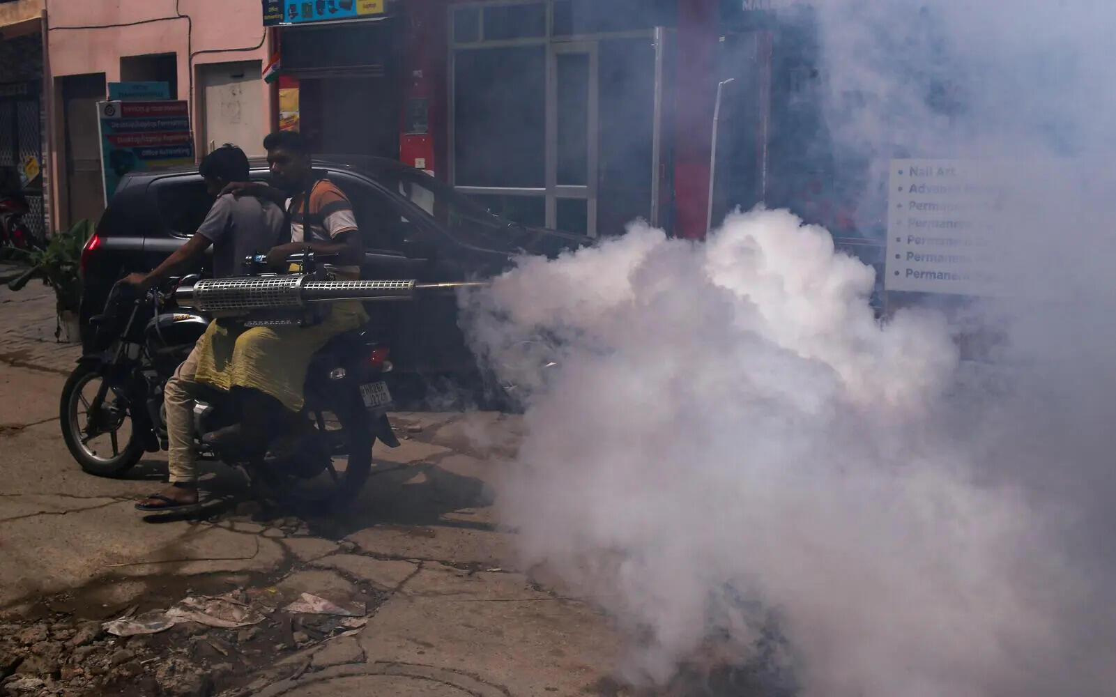 Gurgaon health department survey finds mosquito larvae in 42 of 3 lakh houses