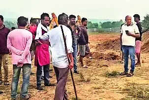 Nirsa MLA, locals thwart attempt to encroach government land in Dhanbad