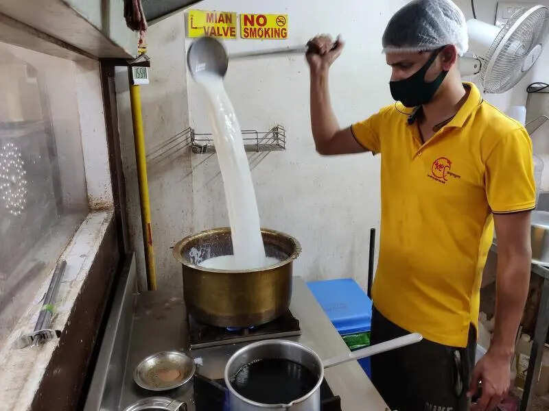 West Bengal poll, wedding season trigger workers&rsquo; crunch in Pune restaurants, industries