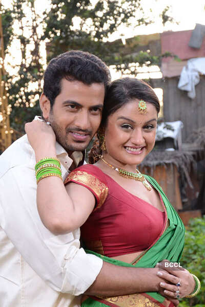 'Oru Nadigayin Vakku Moolam'