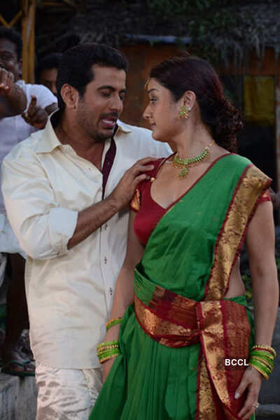 'Oru Nadigayin Vakku Moolam'