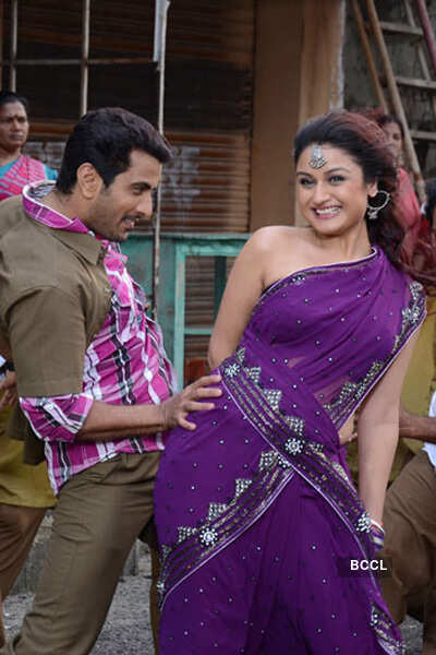 'Oru Nadigayin Vakku Moolam'