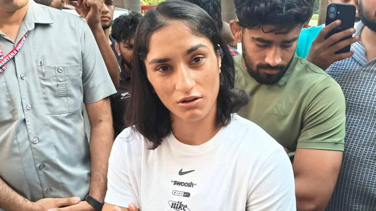 Vinesh Phogat vs WFI Live: Controversy! Vinesh says she was denied entry despite ITA permission