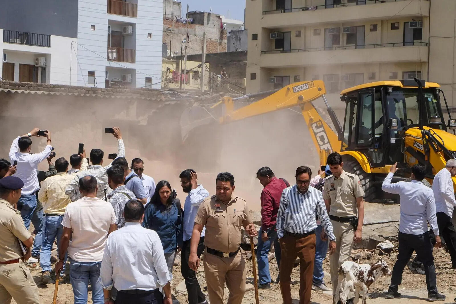 Offices to liquor dens, gangsters&rsquo; properties on govt land razed