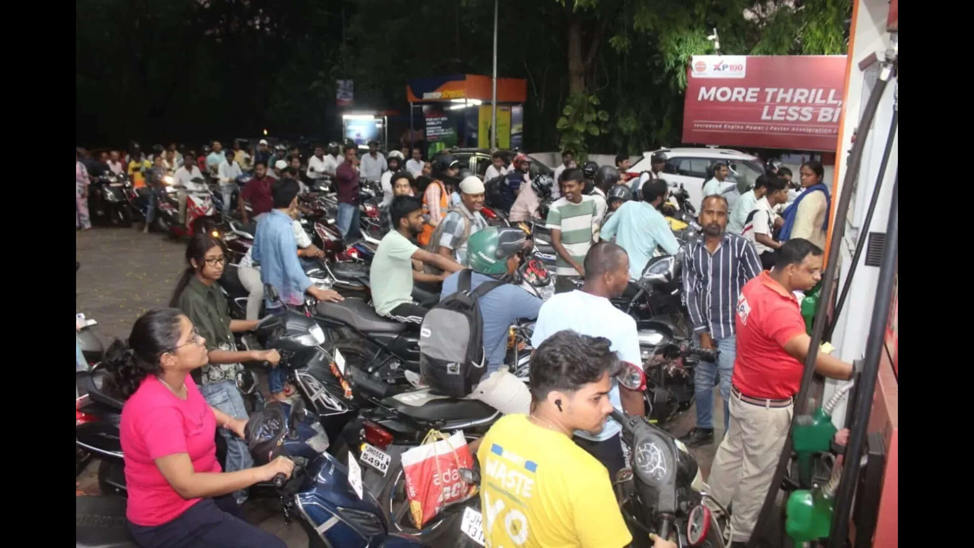Fuel shortage triggers panic buying, long queues at Jamshedpur pumps