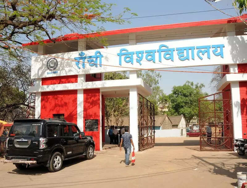 Student unions oppose clustering of govt colleges