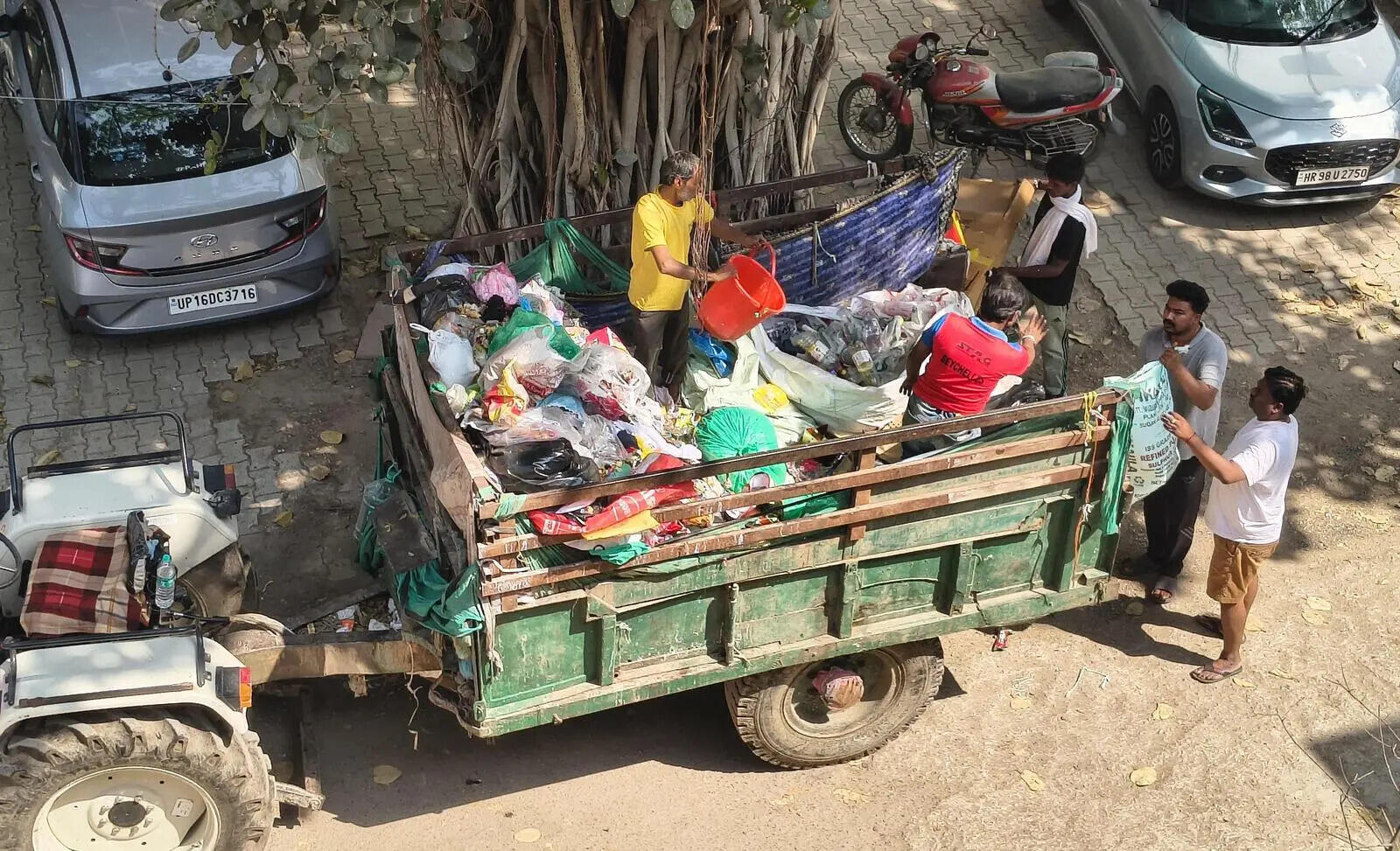 Gurgaon civic body to track pickup fleet amid garbage van shortfall
