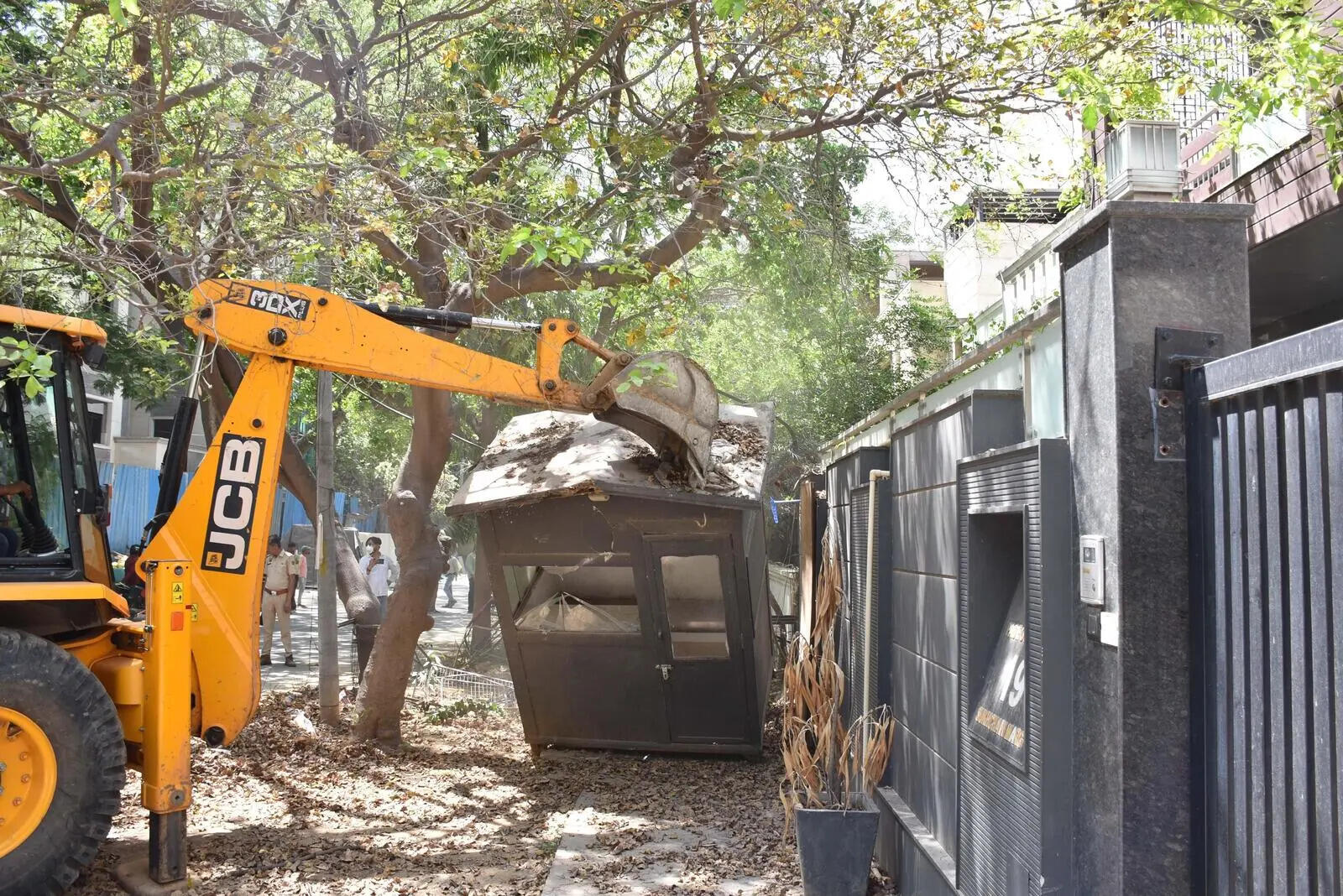 Roads, green belts still occupied as anti-encroachment drive fails to restart