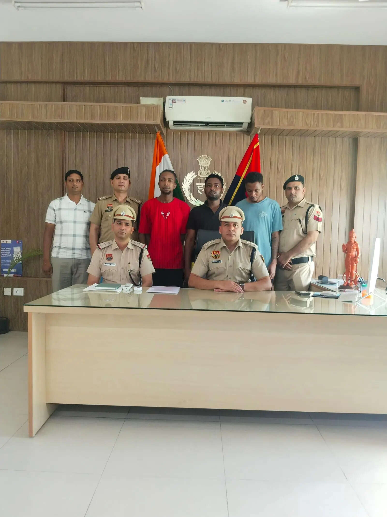 3 foreigners pose as women online, cheat many with fake forex charges