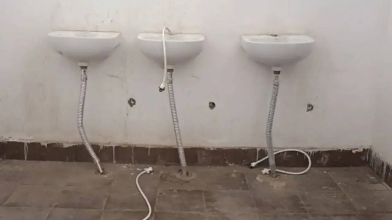 Romance or robbery? Congress office in Chhattisgarh hit for 3rd time; 70+ taps stolen, thieves leave &lsquo;i love you&rsquo; message