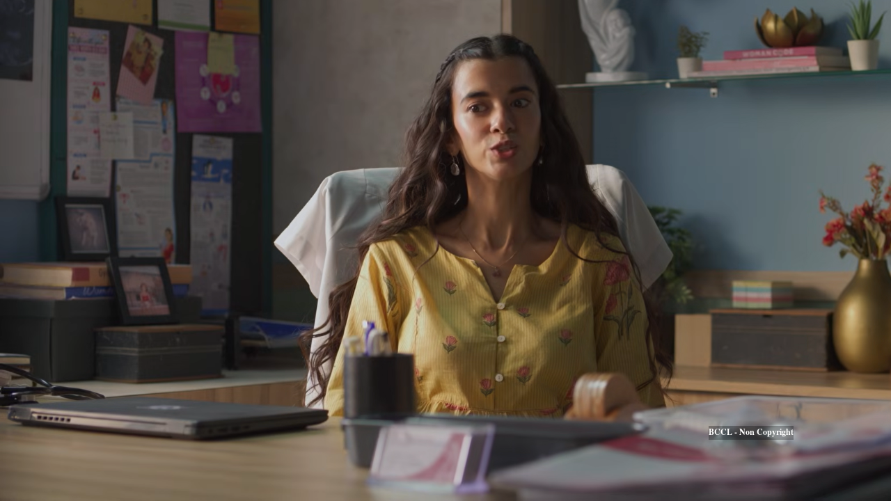 Who's Your Gynac? Season 2 Review: Saba Azad anchors this light-hearted ...