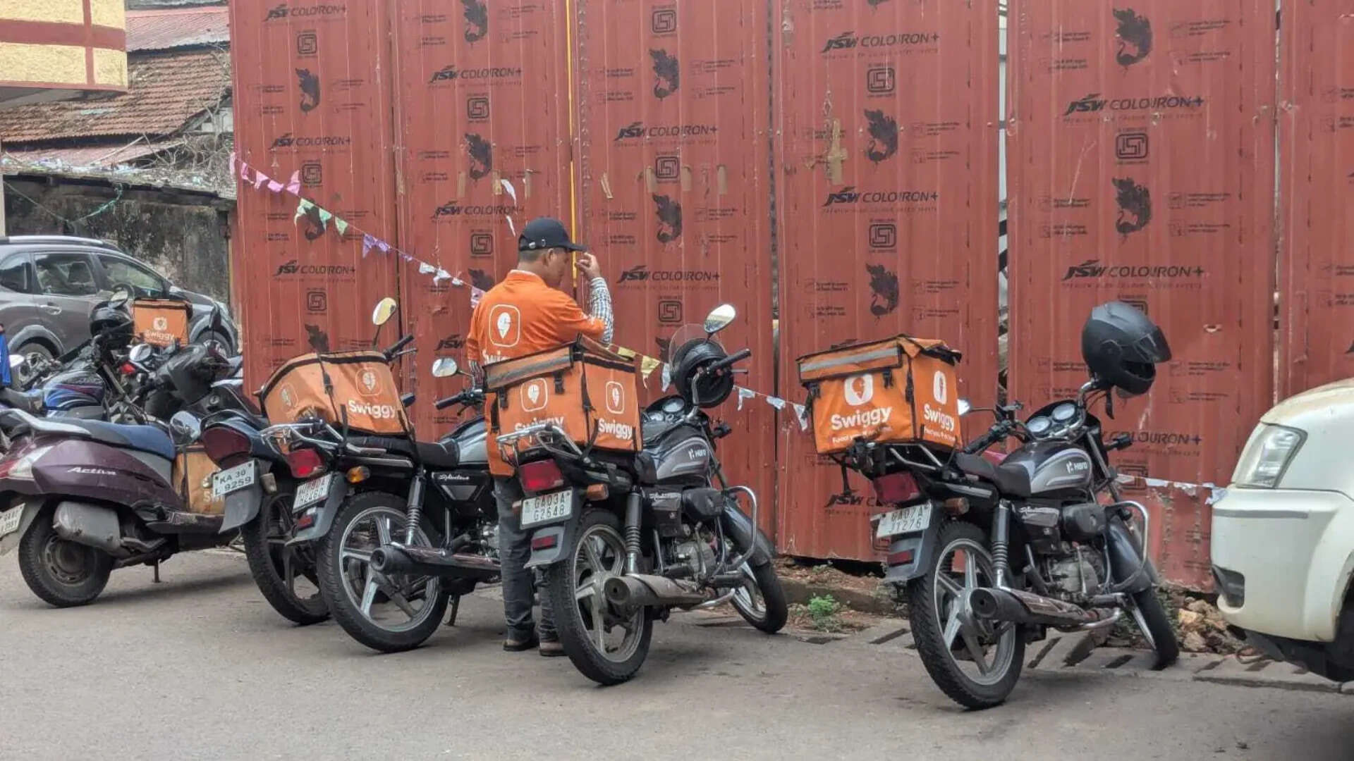 Fuel price hike squeezes delivery workers&rsquo; pockets