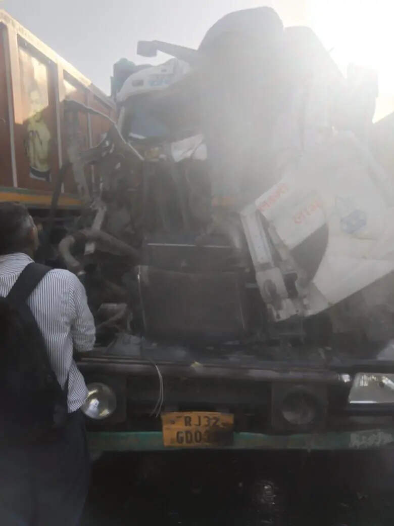 Truck driver killed after collision on Delhi-Gurgaon Expressway