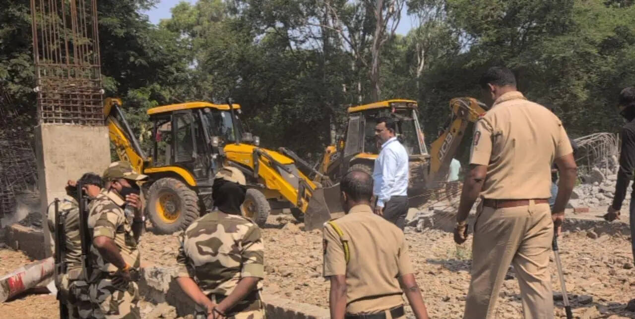 PCMC razes under-construction structure at Joggers Park after political row