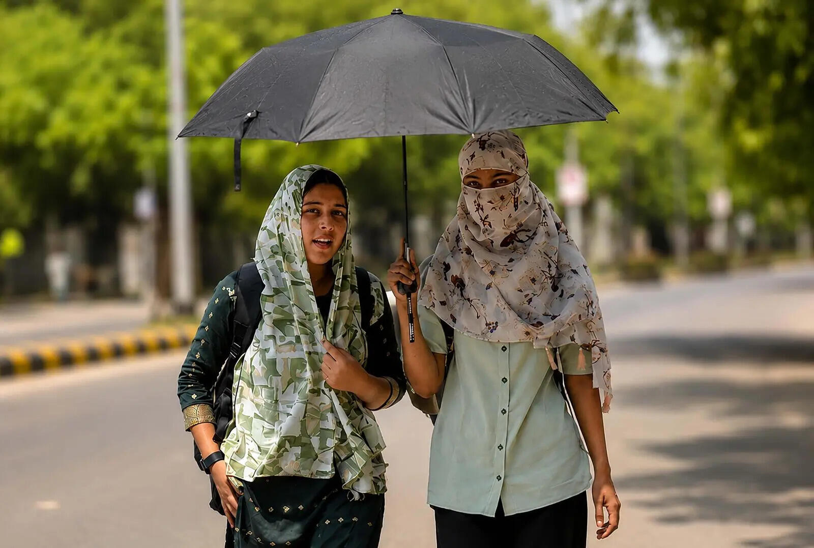 Scorcher after sundown too, minimum temperature almost hits 30&deg;C in Gurgaon