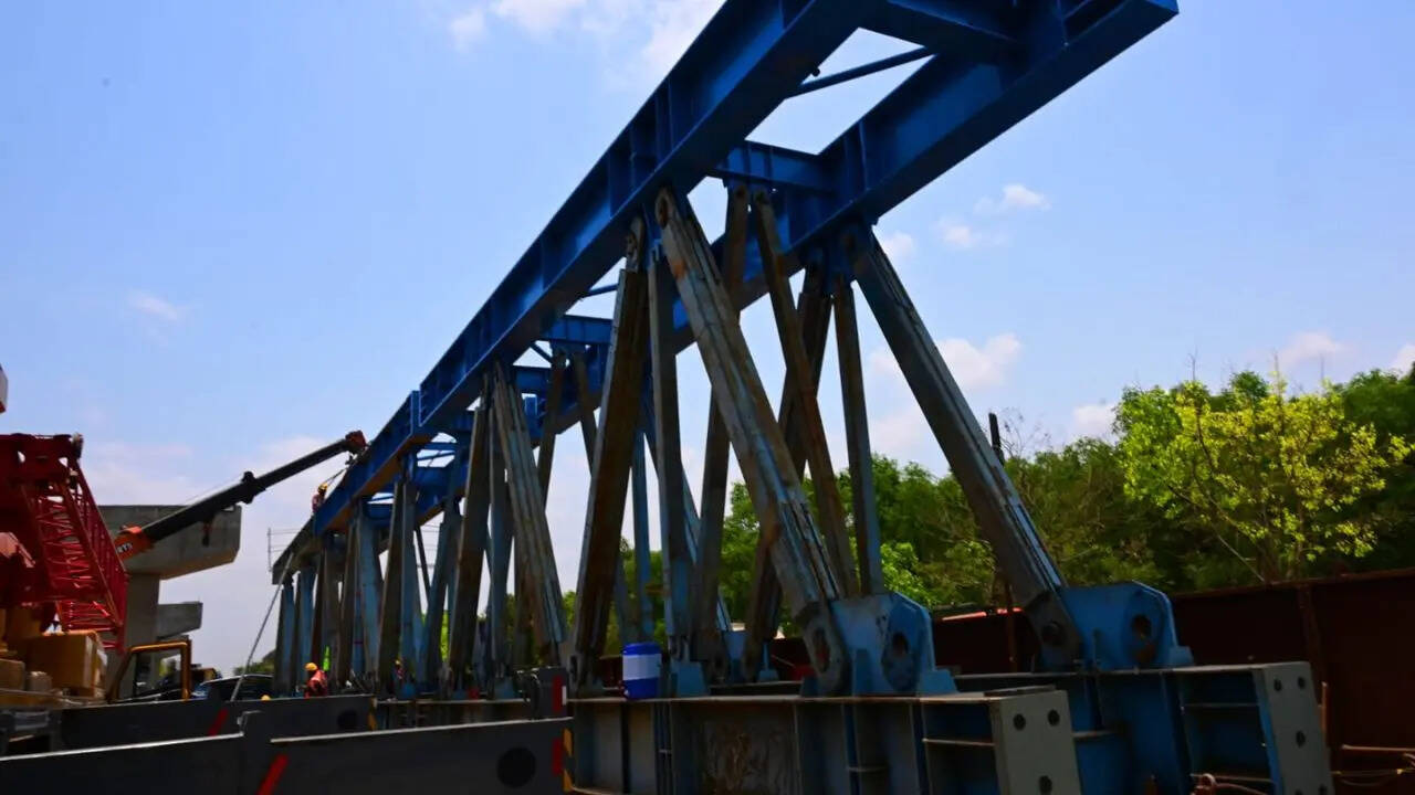 Big boost for commuters: 1st girder installed on Mumbai freeway&rsquo;s Chedda&ndash;Anand Nagar stretch; what we know