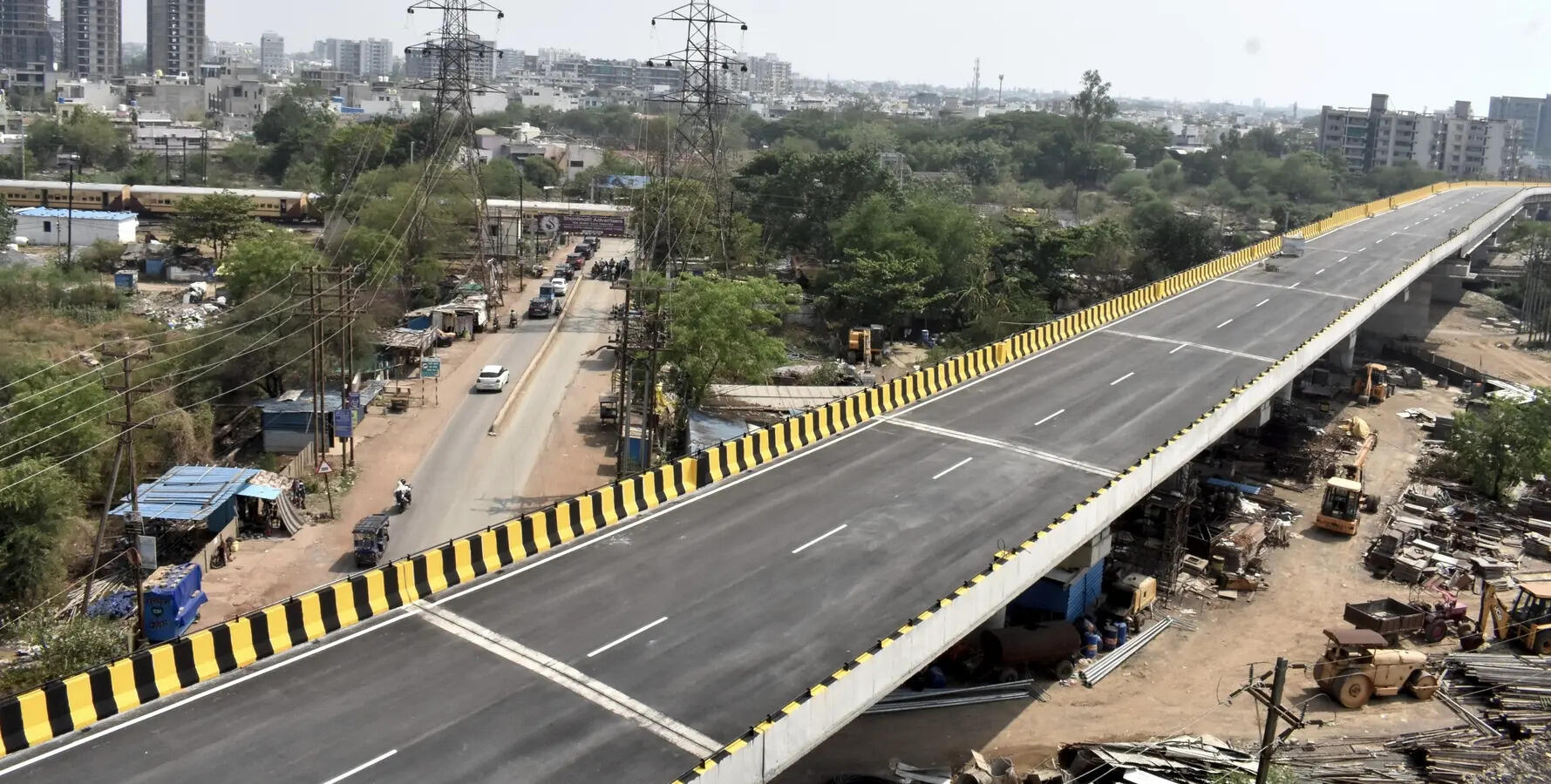 After years of jams and wait at railway gate, Raipur&rsquo;s Kachna overbridge finally opens