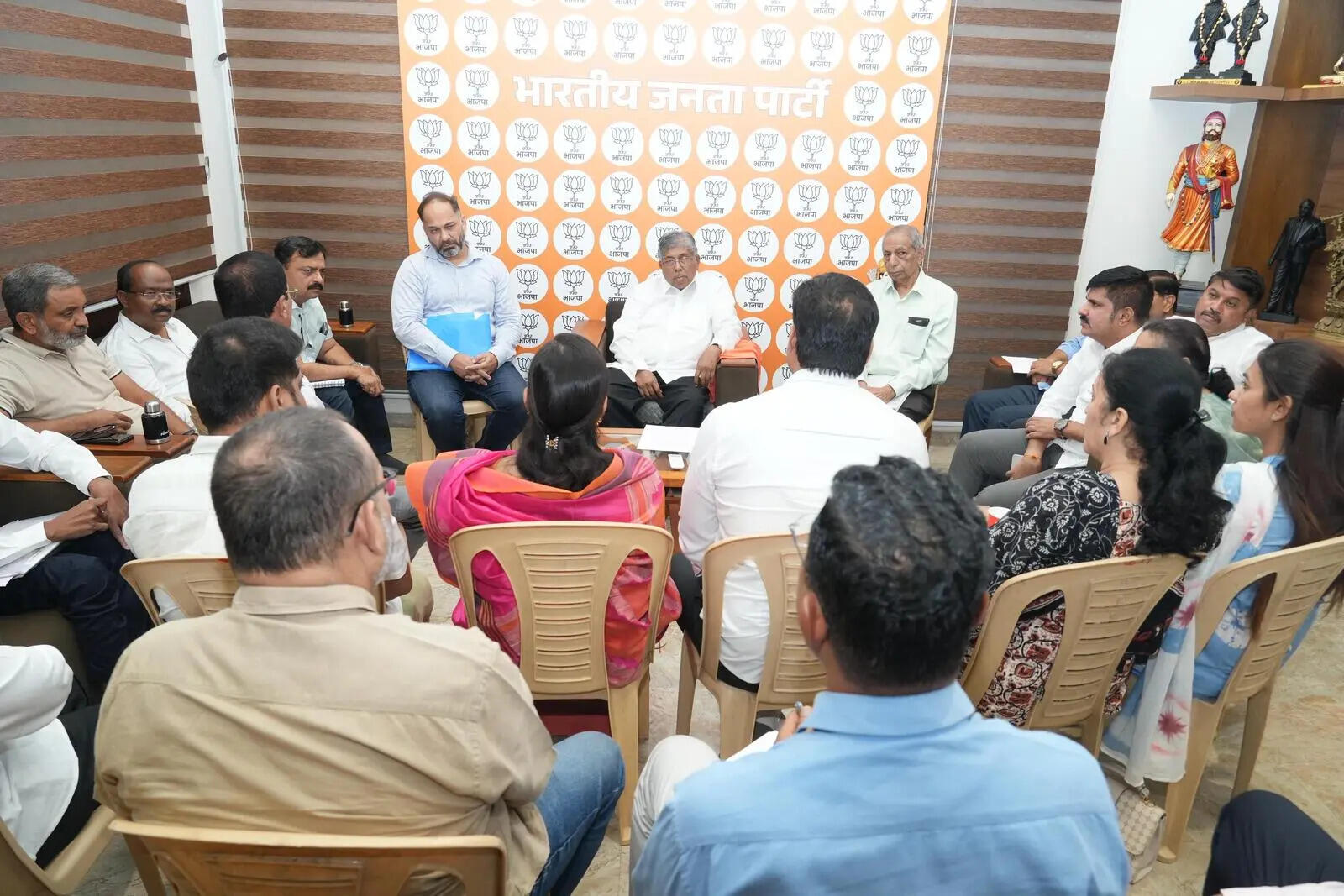 Chandrakant Patil pushes for measures & infra upgrade to address frequent power outages in Baner-Balewadi; residents seek time-bound action plan
